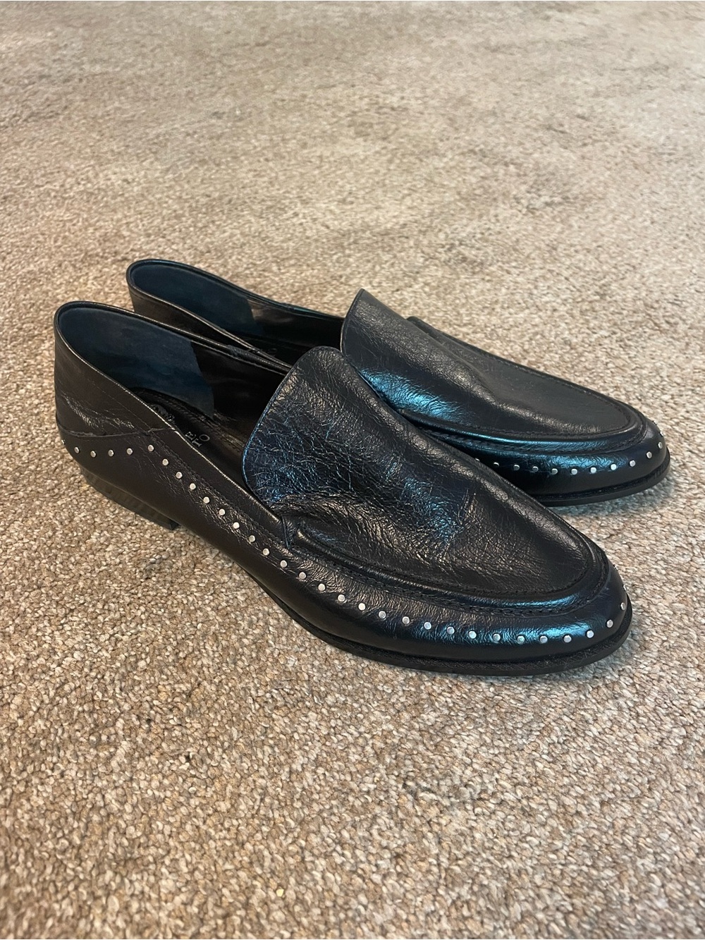 Vince Camuto Jendeya Black Leather Stud-Trim Slip-On Loafers size 9.5